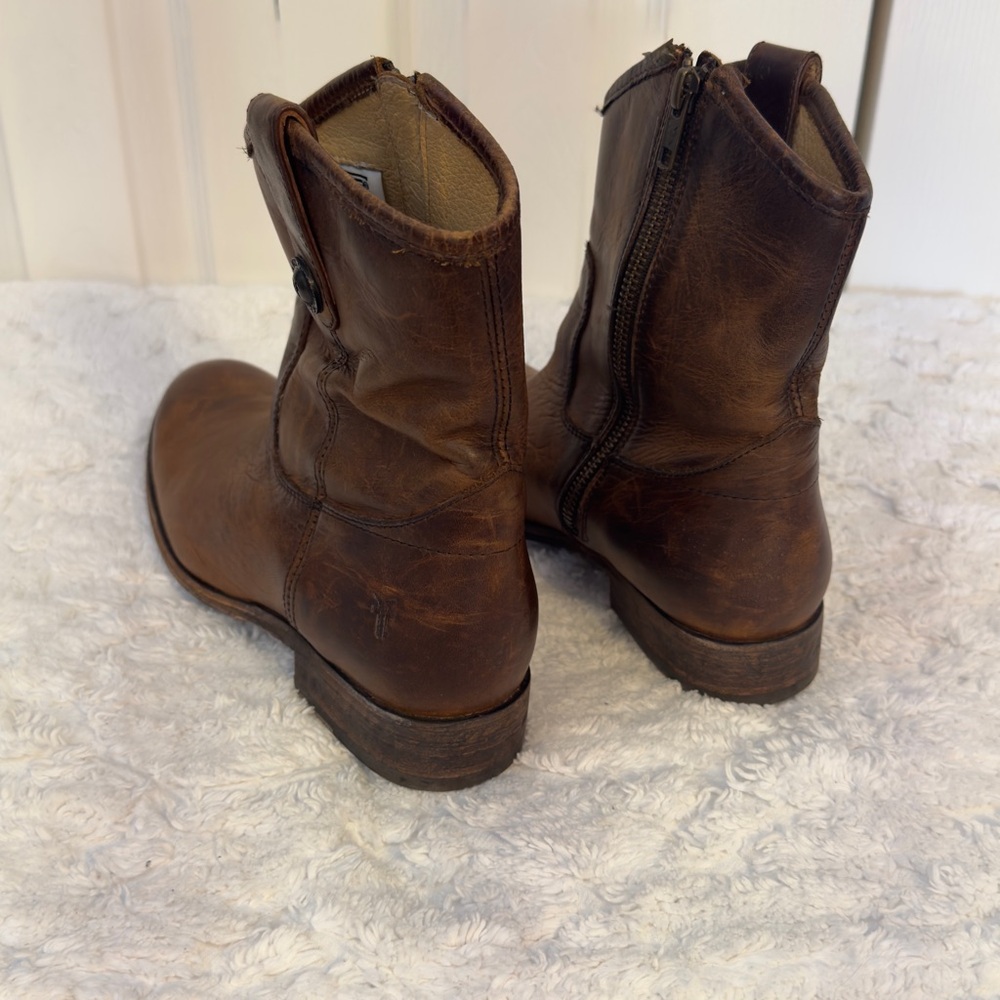 Frye Melissa Button Short Boot. Distressed leather. 8 B. Gently worn - Picture 6 of 13